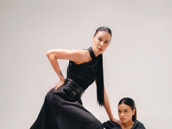 Bikin Iri, 5 Foto Body Goals Sophia Latjuba di Usia 52 Bak ABG