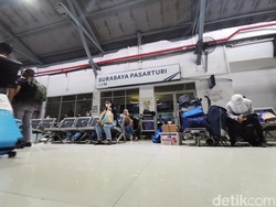 Suasana Stasiun Pasar Turi H-7 Lebaran