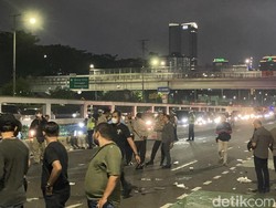 Busway di Depan DPR Sempat Diblokade Pendemo, Kini Bisa Dilalui Kendaraan