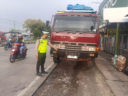 Biker Asal Bojonegoro Tewas Usai Tabrak Truk Parkir di Lamongan
