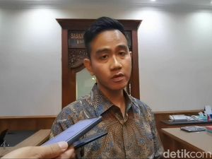 Bus BST Tabrak Gapura Jurug Solo, Gibran: Nek Salah Kita Hukum Bus BST Tabrak Gapura Jurug Solo, Gibran: Nek Salah Kita Hukum