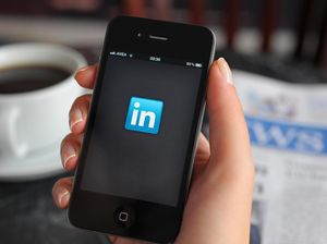 Gen Z Pelamar Kerja Ramai-ramai Pasang Tagar #DESPERATE di Profil LinkedIn