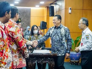 Lantik Pengurus ABPEDNAS, Bamsoet: Stabilitas Nasional Berakar dari Desa Lantik Pengurus ABPEDNAS, Bamsoet: Stabilitas Nasional Berakar dari Desa