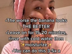 Viral Wanita Pakai Kulit Pisang untuk Wajah, Disebut Sebagai Botox Natural