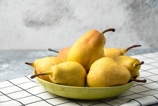 Konsumsi buah pir saat sahur bantu perut kenyang lebih lama.