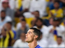 Viral Wajah Bete Ronaldo Duduk di Bench Al Nassr