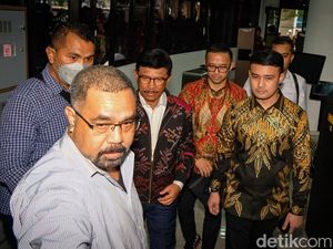 Nasib Johnny Plate di Tangan Jaksa Usai Gelar Perkara Nasib Johnny Plate di Tangan Jaksa Usai Gelar Perkara