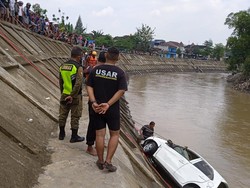 Mobil Brio Nyemplung Sungai di Solo, Polisi: Pengemudi Baru Belajar