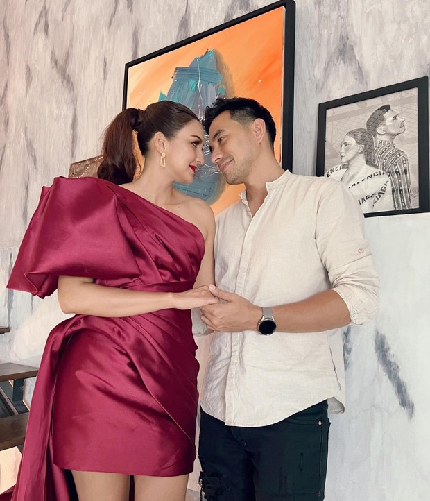 Gaya Donna Agnesia dan Darius Sinathrya. Foto: Instagram.com/dagnesia Gaya Donna Agnesia dan Darius Sinathrya. Foto: Instagram.com/dagnesia