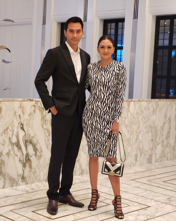 Gaya Donna Agnesia dan Darius Sinathrya. Foto: Instagram.com/darius_sinathrya Gaya Donna Agnesia dan Darius Sinathrya. Foto: Instagram.com/darius_sinathrya