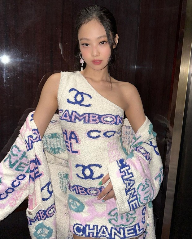 Gaya Ikonis Jennie BLACKPINK. Foto: Instagram.com/jennierubyjane