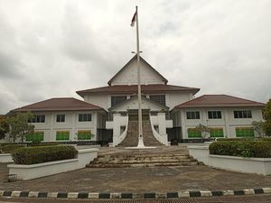 Kasus Dugaan Perjalanan Dinas Fiktif DPRD Batam, Belasan Orang Diperiksa Kasus Dugaan Perjalanan Dinas Fiktif DPRD Batam, Belasan Orang Diperiksa