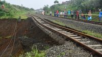 Begini Kondisi Tanah Longsor di Jalur KA Pangrango Bogor-Sukabumi