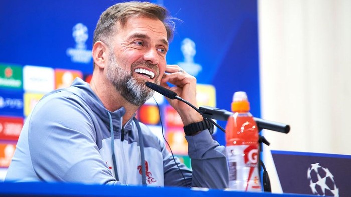 MADRID, SPAIN - MARCH 14: Liverpool FC Head Coach Jurgen Klopp talks during the Press Conference ahead of their UEFA Champions League round of 16 match against Real Madrid at Estadio Santiago Bernabeu on March 14, 2023 in Madrid, Spain. (Photo by Alvaro Medranda/Eurasia Sport Images/Getty Images)