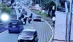 Angkot Vs Sedan Adu Banteng di Jalan Nasional Sukabumi-Bogor