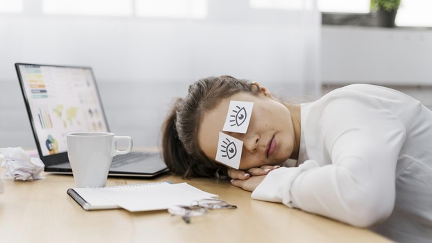 Kelelahan jadi salah satu penyebab dark circles / Foto: freepik.com