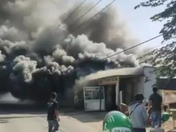 Warung Ayam Bakar dan Sembako di Rancaekek Hangus Dilalap Api