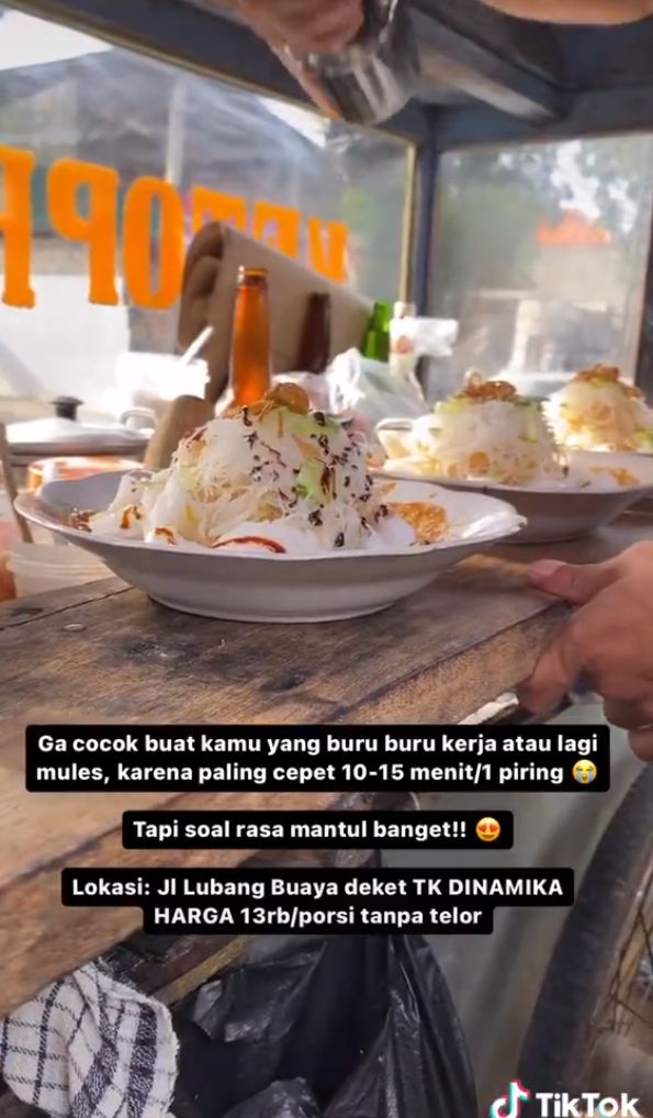 Perfeksionis! Penjual Ketoprak Meracik Bahan-bahannya Terlalu Rapi