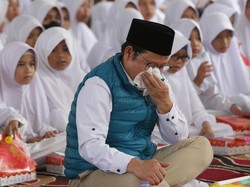 Momen Cak Imin Menitikkan Air Mata Saat Didoakan Santri Yatim di Kalsel