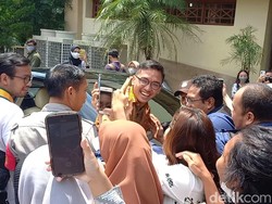 Cinta Laura dan Mangkunegoro X Bikin Histeris di #DemiIndonesia UNS