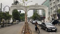 Memudarnya Magis Gapura Putih di Jalan Riau Bandung
