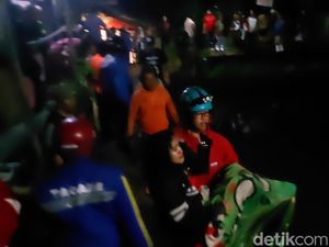 Longsor Timpa 5 Rumah di Empang Bogor, 2 Orang Tewas Longsor Timpa 5 Rumah di Empang Bogor, 2 Orang Tewas