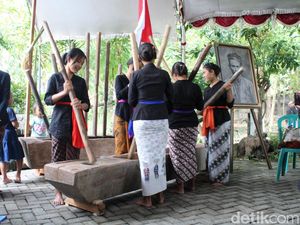 Melihat Tradisi Lesungan Mengenang Perjuangan Samin Surosentiko