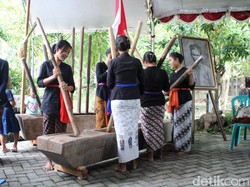 Melihat Tradisi Lesungan Mengenang Perjuangan Samin Surosentiko
