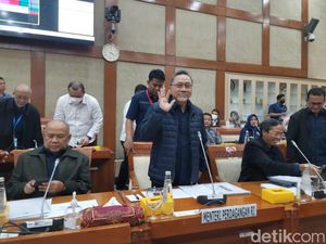 Zulhas Jawab Anggota DPR Kritik Impor KRL Bekas, Begini Katanya