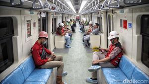 Merasakan Sensasi Naik LRT Jabodebek Tanpa Masinis