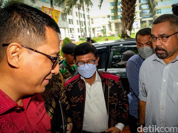 Momen Menkominfo Johnny G Plate Penuhi Panggilan Kejagung