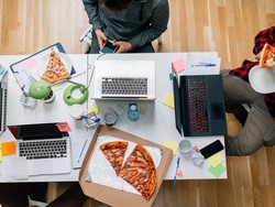 Ngeselin! Karyawan Baru Ini Selalu Minta Makan Gratis ke Bosnya