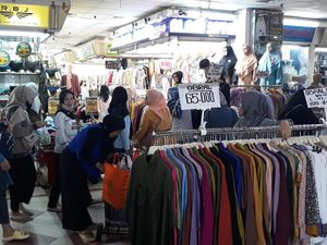 Puasa Sebentar Lagi, Pasar Tanah Abang Sudah Ramai Lagi