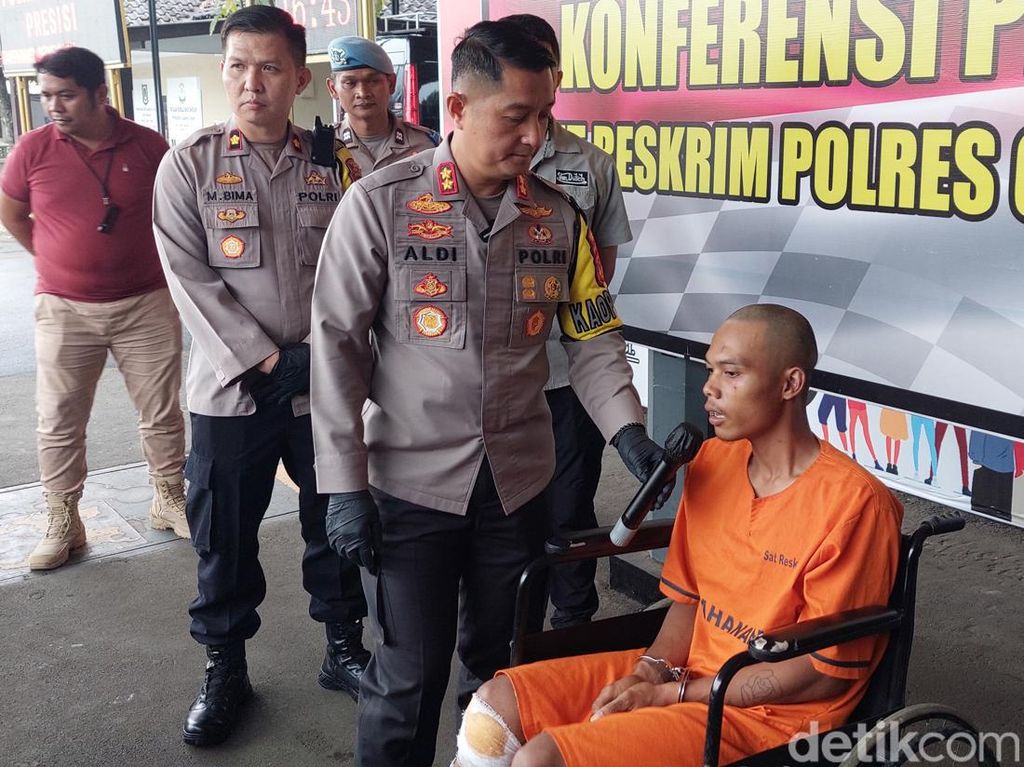 Sadisnya Hari Bunuh Pemilik Akun MiChat Pink Gemoy di Kandang Ayam Sadisnya Hari Bunuh Pemilik Akun MiChat Pink Gemoy di Kandang Ayam