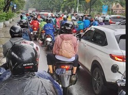 Cerita Warga Kena Macet di TMII Pagi Tadi, Naik Motor atau TransJ Sama Saja