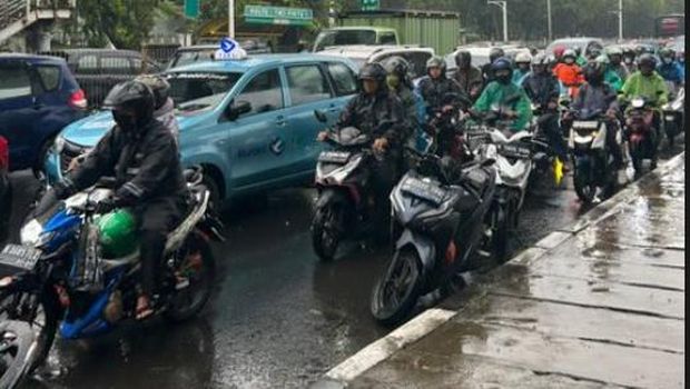 Penampakan macet di daerah TMII