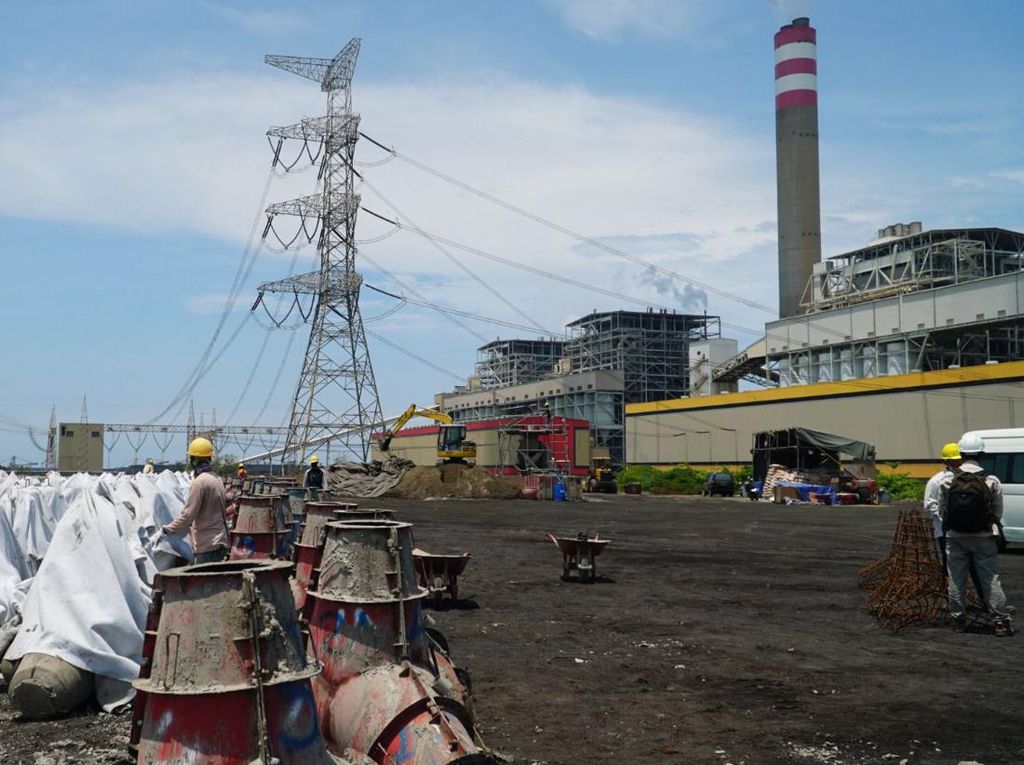 Limbah Batu Bara PLN Dipakai untuk Bangun Tanggul Sementara di Pantura