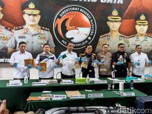 Polisi Ungkap Penyelundupan 1 Kg Sabu Dibalut Kain dari India ke Pejaten