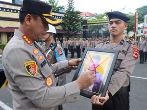 Tak Hadir di Upacara Pemecatan, Foto Polisi Makassar Disilang Merah