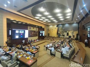 Anggota DPR Geram Ketua Bawaslu Tak Hadiri Rapat soal Putusan Tunda Pemilu