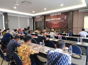 Sekda Garut Dorong Peningkatan Layanan Jasa Keuangan di Rapat TPAKD Sekda Garut Dorong Peningkatan Layanan Jasa Keuangan di Rapat TPAKD