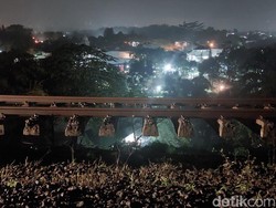 Horor Rel Menggantung di Bogor Imbas Longsor