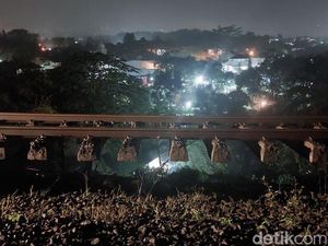 Rel Menggantung Akibat Longsor, Perjalanan KA Sukabumi-Bogor Dibatalkan Rel Menggantung Akibat Longsor, Perjalanan KA Sukabumi-Bogor Dibatalkan
