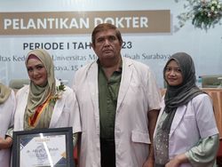 Ayah-Ibu Dokter, Adiknya Juga Calon Dokter