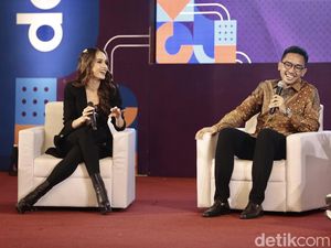 Semringah Cinta Laura dan Mangkunegoro di #DemiIndonesia Semringah Cinta Laura dan Mangkunegoro di #DemiIndonesia