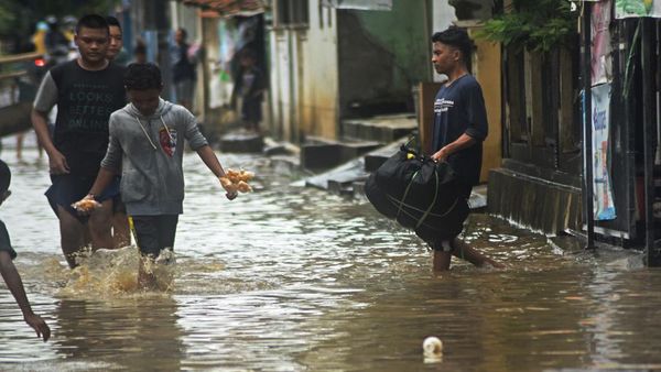 Sungai Meluap, Permukiman di Cilegon Terendam Banjir