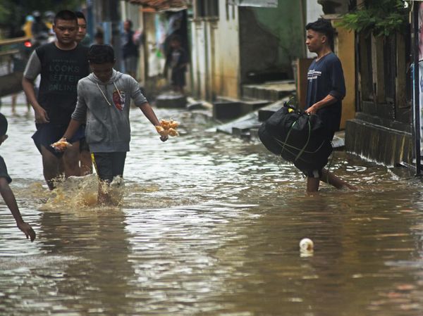 Sungai Meluap, Permukiman di Cilegon Terendam Banjir