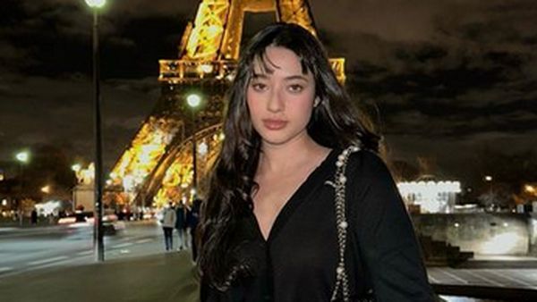 8 Foto Selebgram yang Bajunya Dikritik Setelah Umrah