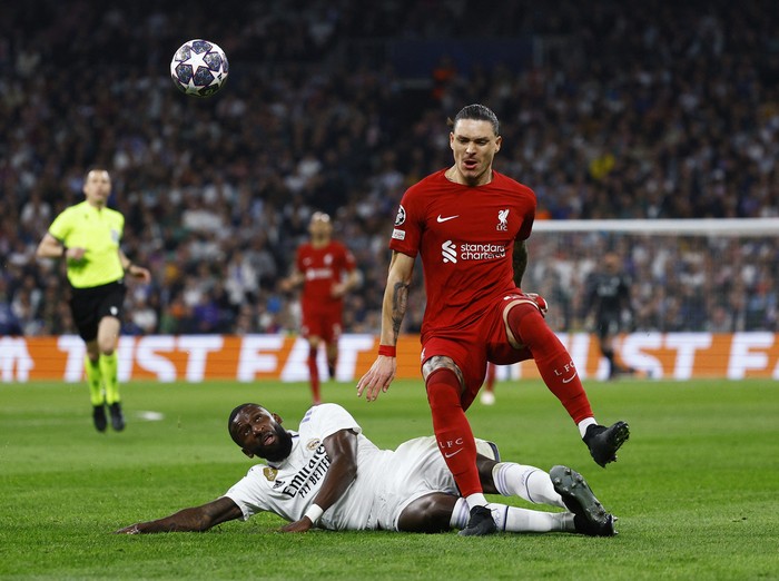 Soccer Football - Champions League - Round of 16 - Second Leg - Real Madrid v Liverpool - Santiago Bernabeu, Madrid, Spain - March 15, 2023 Real Madrids Antonio Rudiger in action with Liverpools Darwin Nunez REUTERS/Susana Vera