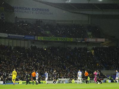 Laga Bola di Liga Inggris Ini Lagi Seru, eh Mati Lampu!